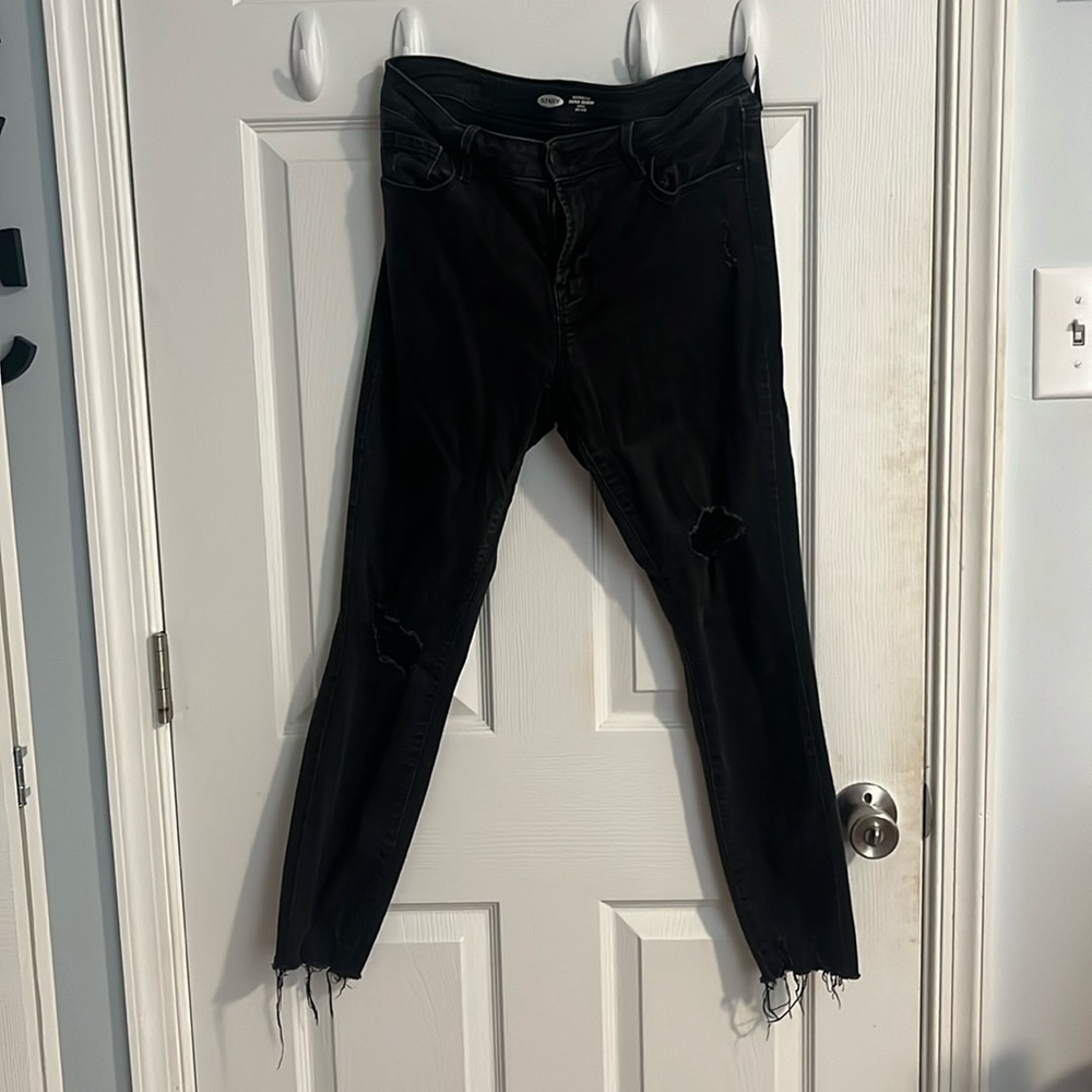 Old navy black skinny jeans with rips